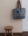 Sac indien en kantha, design vibrant avec des motifs géométriques et une couleur rouge
