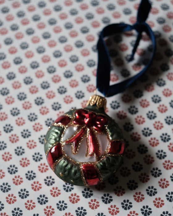 Ornement de Noël en verre en forme de couronne