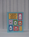 Livre illustré avec couverture montrant une scène de musée, couleurs vives.
