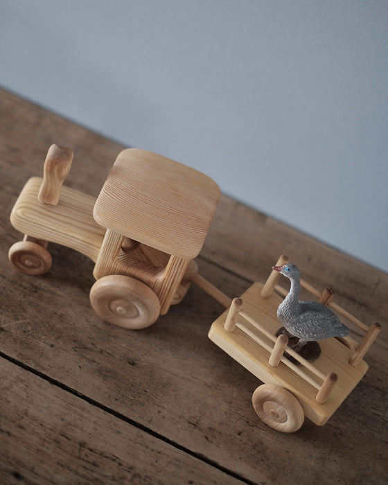 Tracteur et remorque en bois