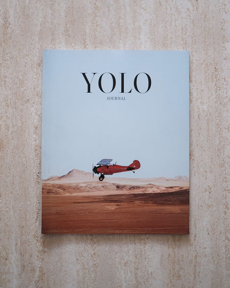 Publication au style audacieux avec une couverture accrocheuse, dédiée aux tendances lifestyle.