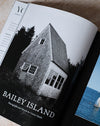 Magazine avec une couverture minimaliste, dédiée à l'exploration des nouvelles tendances.