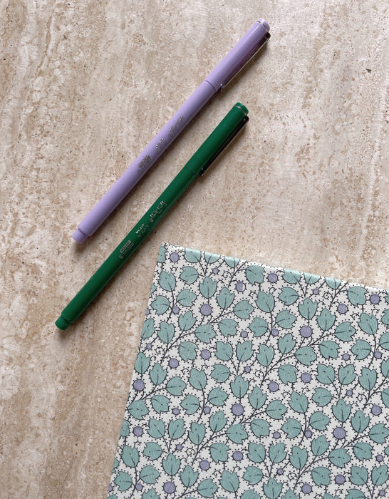 Carnet italien illustré de fleurs d'arbousier, au design vivant et artistique.