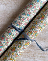 Papier décoratif italien représentant un bouquet d'été coloré et enjoué.