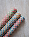 Papier décoratif italien avec des motifs d'arbres variés, parfait pour des créations uniques.