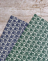 Papier décoratif italien illustrant un thème de fleurs porte-bonheur, empreint de fraîcheur.